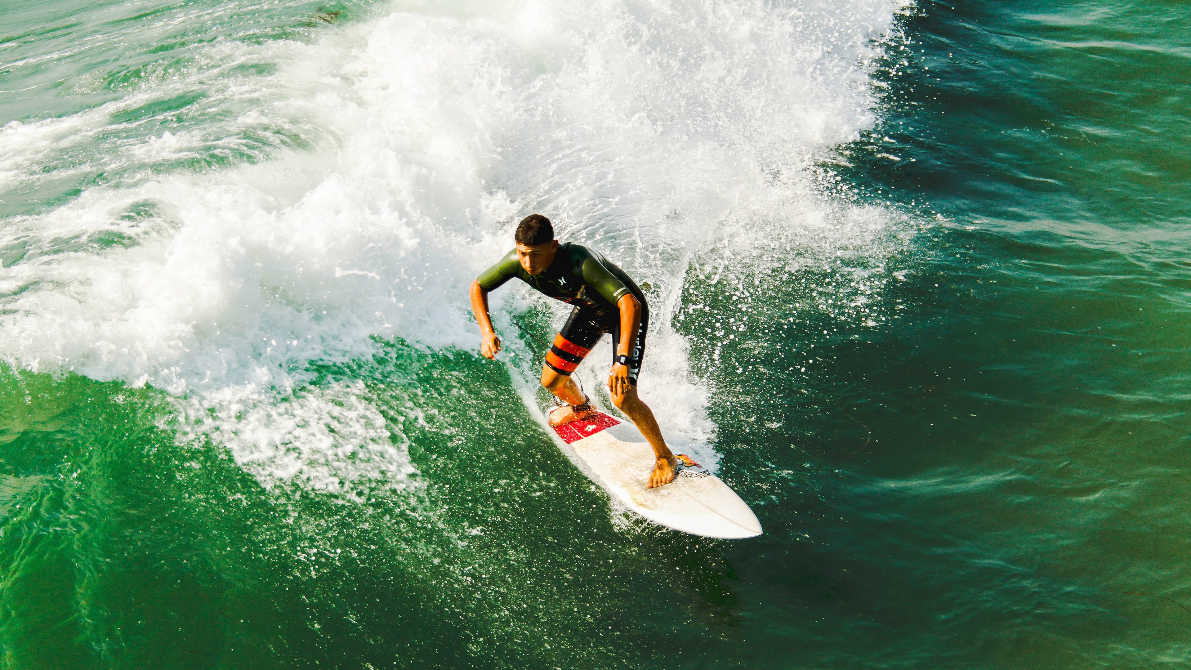 城市赛事:马拉松报名火爆带动周边服务业增长,马拉松赛道服务